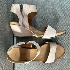 Bueno Women's Light Tan Wedge Sandals